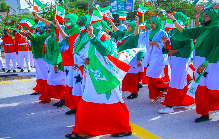 IMG_0C8540-2E2E75-8A2D59-C676F2-88784D-C3DA93